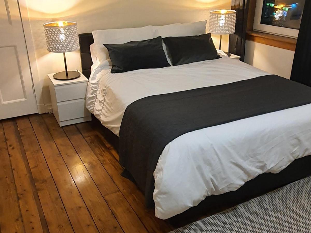 Large 3 Bed Apartment Glasgow West End Free Parking & Electric Vehicle Point — Photos 3